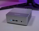 Minisforum X1 Lite mini PC elülső I/O, USB portok és bekapcsológomb (Kép forrása: ETA Prime via YouTube)