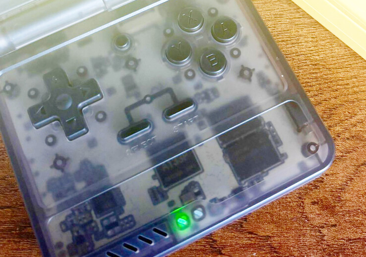 Közelről látható az Allwinner A133P chipset a Powkiddy V90S belsejében. (Kép forrása: Taki Udon - szerkesztve)