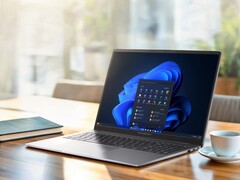 A 16 hüvelykes ExpertBook P3 PM3606 modell (a képen) ára 1179 dollárról indul (Kép forrása: Asus)