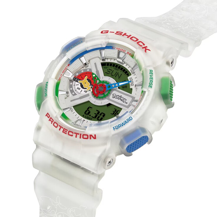 A Casio G-Shock Pokémon GA-110PKM-7A áttetsző modelljének ferde szögből készült képe, amelyen jól látható a túlméretezett tok és a színes gombok.