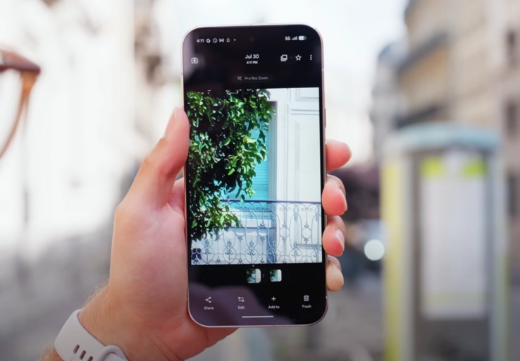 A Pixel 10 Pro képes tisztességes 100x zoom képeket készíteni az épületekről (Kép forrása: MrWhosetheboss)