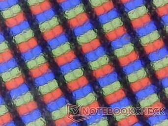 A legtöbb más Gram laptopokkal ellentétben a Gram Book 15 matt panellel rendelkezik fényes helyett