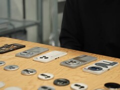 A vállalat által bemutatott Nothing Phone (3a) prototípusok. (Kép forrása: Eyal-M a Reddit-en)