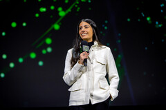 Asha Sharma, az Xbox vezérigazgatója egy Xbox-bemutató során.