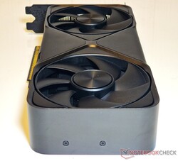 Az RTX 5070 FE ventilátorai terhelés alatt elég hangosak lehetnek