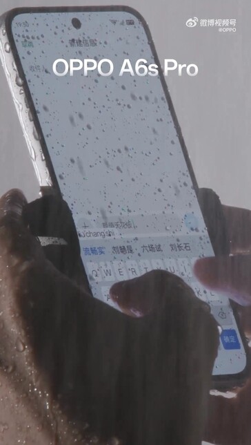 Nedves érintésű Oppo A6s Pro telefon.