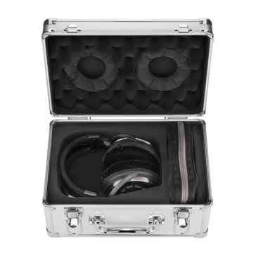 A fejhallgatót egy speciális kemény hordtáskában szállítjuk. (Kép forrása: Audio-Technica)