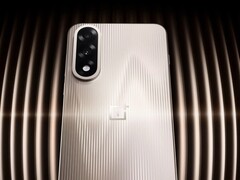 A OnePlus Ace 5 Ultra, egy teljesítményorientált okostelefon, amely Kínában jelent meg. (Kép forrása: OnePlus)