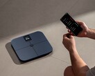 A Xiaomi új mérlege újratölthető akkumulátorral rendelkezik, ellentétben a Mijia Body Composition Scale S400 Pro-val (a képen), amely AAA elemeket használ.