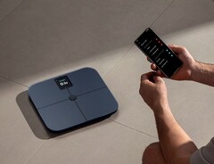 A Xiaomi új mérlege újratölthető akkumulátorral rendelkezik, ellentétben a Mijia Body Composition Scale S400 Pro-val (a képen), amely AAA elemeket használ.