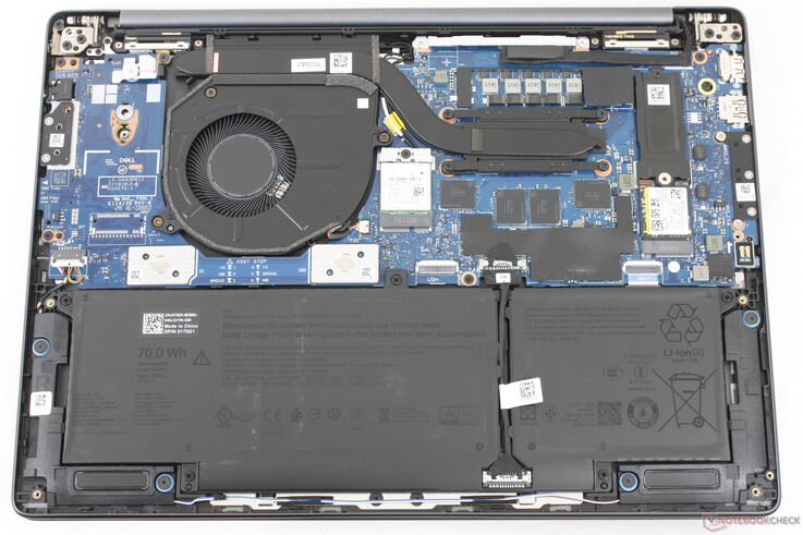 A WLAN és az M.2 2280 SSD bővíthető, míg a RAM be van forrasztva. A WAN is bővíthető, de csak akkor, ha a funkció be van állítva.