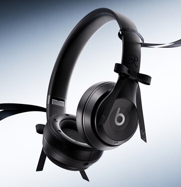 A Beats x Jennie fejhallgató levehető masnival és díszített fülpárnával rendelkezik.