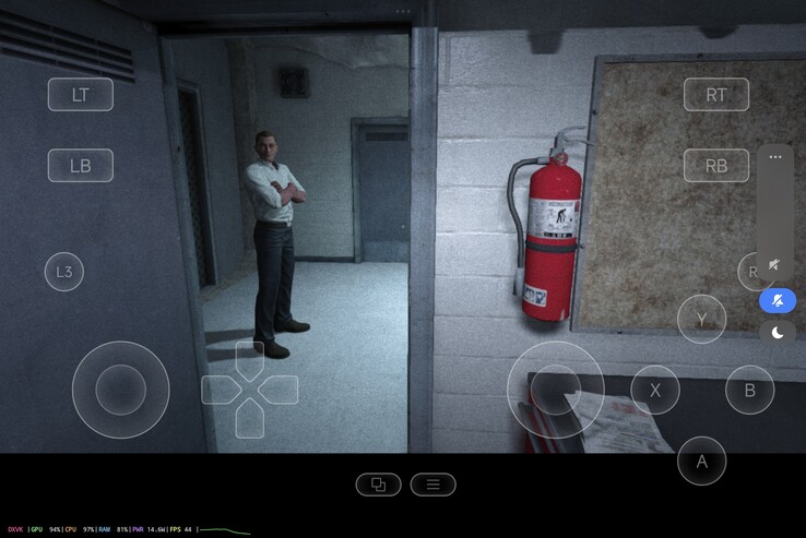 A bal alsó sarokban látható játékbeli felületen láthatod, hogy az Outlast több mint 40 FPS-t is elérhet. (Pillanatkép: Marc Zander, Notebookcheck)