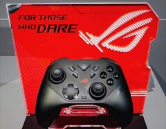 A ROG Raikiri II Xbox vezeték nélküli vezérlő a Gamescomon. (Kép forrása: Asus ROG)