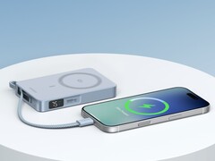 Az Ugreen MagFlow Qi2 25W mágneses Power Bank (a képen) megérkezett az Egyesült Államokba és az Egyesült Királyságba. (Kép forrása: Ugreen)
