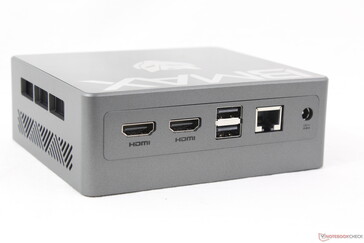 Hátul: 2x HDMI 2.1, 2x USB-A 2.0, RJ-45, hálózati adapter