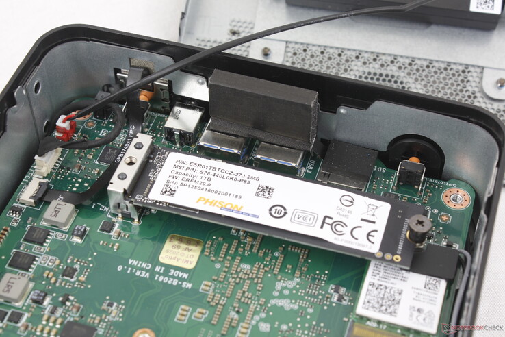 M.2 2280 SSD eltávolított hűtőbordával
