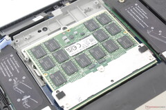 Kivehető 128 GB CAMM2 RAM modul a Dell Pro Max 16 Plus-hoz (Kép forrása: Notebookcheck)