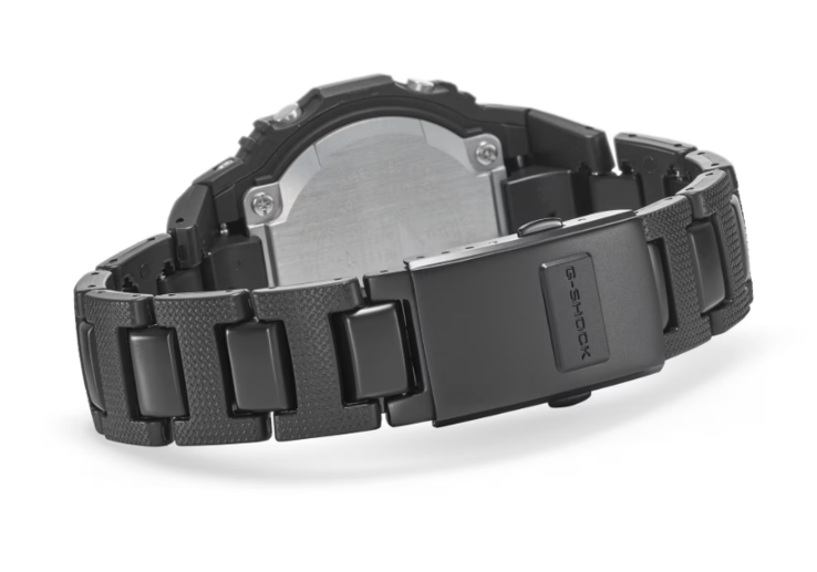 A Casio G-Shock GW-M610UBC fémmagos szíja.