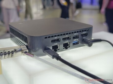Asus ExpertCenter PN54 hátsó portok (kép forrása: Notebookcheck)