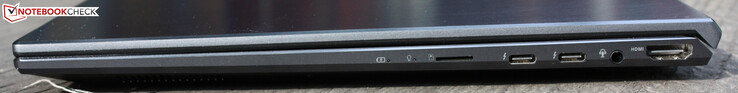 Right: Card reader: microSD, 2 Thunderbolt USB 3.2 Gen 2x2, 3.5 mm combo audio jack, HDMI 2.0b