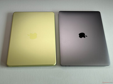 MacBook Neo (balra) vs. MacBook Air M1 (jobbra)