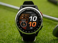 A Garmin Approach S44 (a képen) és az Approach S50 okosórák új stabil frissítéseket kaptak. (Kép forrása: Garmin)