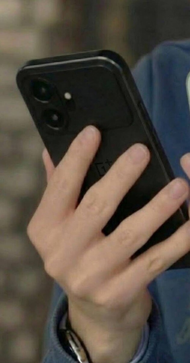 Állítólagos kémfotó a OnePlus 15T-ről.