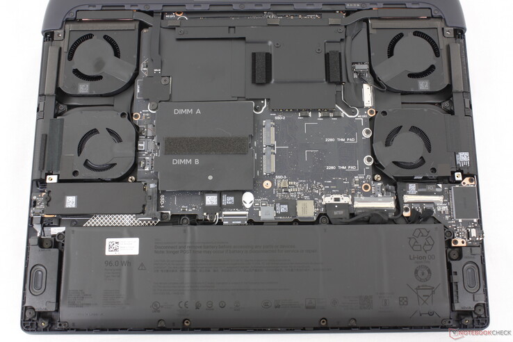Dell Alienware 16 Area-51 belső részek