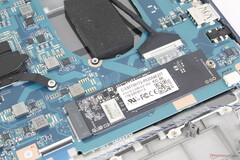 Az SSD és a CPU korlátozott hűtés valószínűleg a Dynabook laptop nagyon alacsony célsúlya miatt (Kép forrása: Notebookcheck)