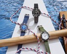 Három Citizen Promaster Dive karóra fehér, fekete és kék számlappal, mindegyikhez illő búvárkeret és uretán szíj tartozik.
