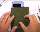 Google Pixel 10 Pro XL: Az első Android zászlóshajó egy nagy gyártótól beépített mágnesekkel, derült ki egy tartóssági tesztből. (Kép forrása: JerryRigEverything)