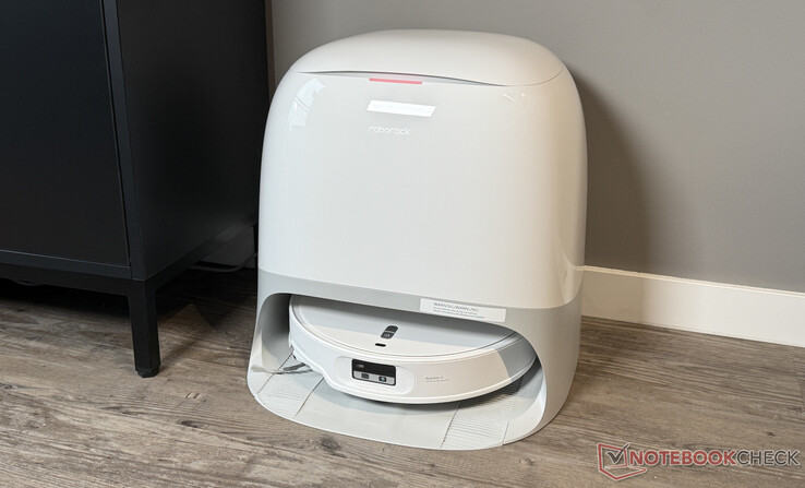 Roborock Qrevo Curv 2 Pro töltés az állomásán