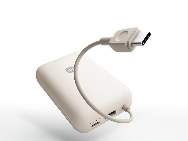 A tápegység beépített USB-C kábellel és extra USB-C és USB-A csatlakozókkal rendelkezik