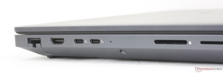 Balra: RJ-45 (2,5 Gbps), HDMI 2.1, 2x USB-C Thunderbolt 5 (80 Gbps) w/ DisplayPort 1.4 + Power Delivery, SD kártyaolvasó, Smart Card olvasó (opcionális)
