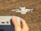 Ismét megerősítették az 1 hüvelykes érzékelővel rendelkező DJI Mini 5 Pro mini drón fontos specifikációit a csomagolásról készült fotóval. (A kép forrása: Bastian Riccardi, szerkesztve)