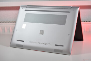 HP EliteBook 8 G1a 14: alsó borítás