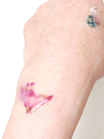 Tetoválás zuhanyzás után.