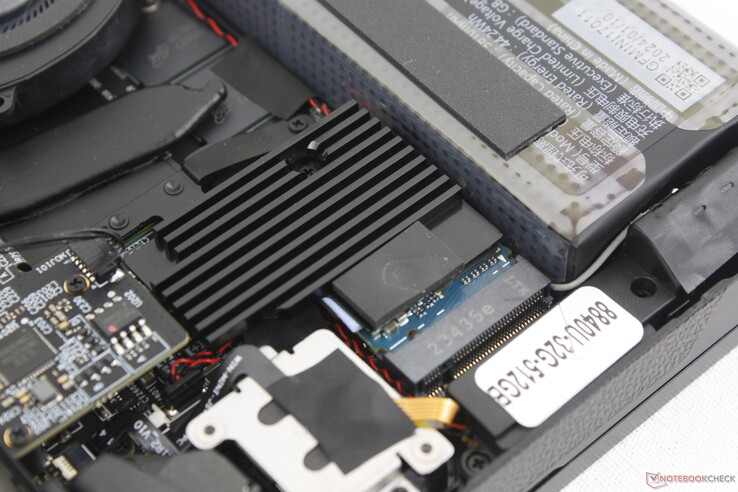 Kivehető M.2 2230 NVMe SSD hűtőbordával