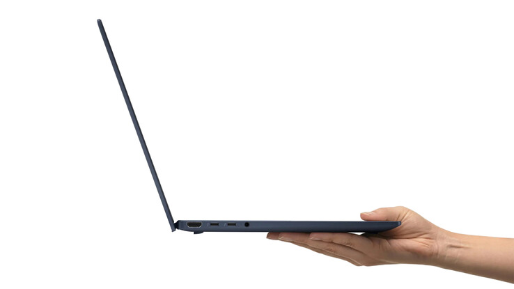 Az EliteBook X G2i körülbelül 990 grammot nyom, és a legvékonyabb pontján 7 mm-re keskenyedik.