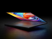 Az Asus egy haptikus trackpadot és egy 1,7 mm-es billentyűútú billentyűzetet épített be.