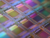 Makrofelvétel egy szilíciumszeletről - az ehhez hasonló struktúrák a neuromorfikus és memórián belüli számítástechnikában használt chiptervek alapját képezik (Kép forrása: Laura Ockel via Unsplash)