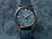 A Citizen 30th Anniversary Eco-Drive modell (a képen) kék washi-papír számlapján felhőszerű minta látható. (Kép forrása: Citizen)
