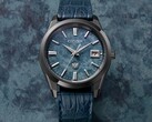 A Citizen 30th Anniversary Eco-Drive modell (a képen) kék washi-papír számlapján felhőszerű minta látható. (Kép forrása: Citizen)
