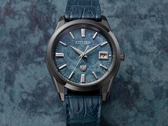 A Citizen 30th Anniversary Eco-Drive modell (a képen) kék washi-papír számlapján felhőszerű minta látható. (Kép forrása: Citizen)