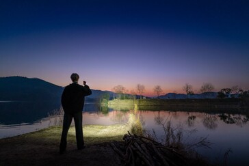 Az Olight Baton 4 Pro dobótávolsága 200 m (656 ft.), a Baton Ultra dobótávolsága pedig 300 m (984 ft.).