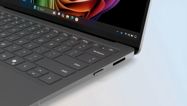 A Surface Laptop 5G a Surface Connect port mellett fizikai SIM-kártya foglalattal rendelkezik. (Kép forrása: Microsoft)