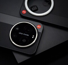 A Xiaomi 17 Ultra.