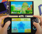 Az Anbernic már több kéziszámítógépen, köztük a képen látható RG476H-n is bemutatta a Nintendo DS kettős kijelzős játékát. (Kép forrása: Anbernic)