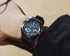 A képen látható, kék számlappal rendelkező Casio G-Steel GST-B1000D-2A modell már kapható az Egyesült Államokban.